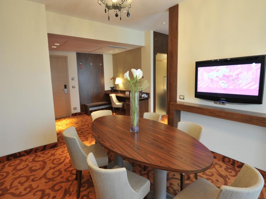 Rin Grand Hotel Bucarest Exterior foto